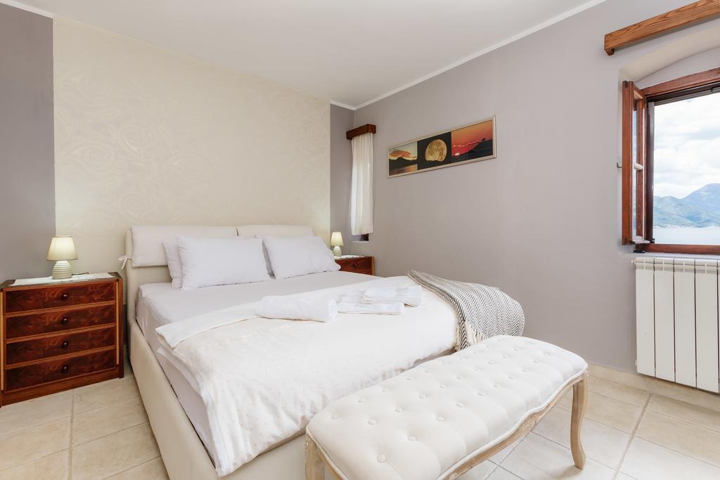 Villa Luxury Stone On The Sea With Private Pool And View Kotor Zewnętrze zdjęcie